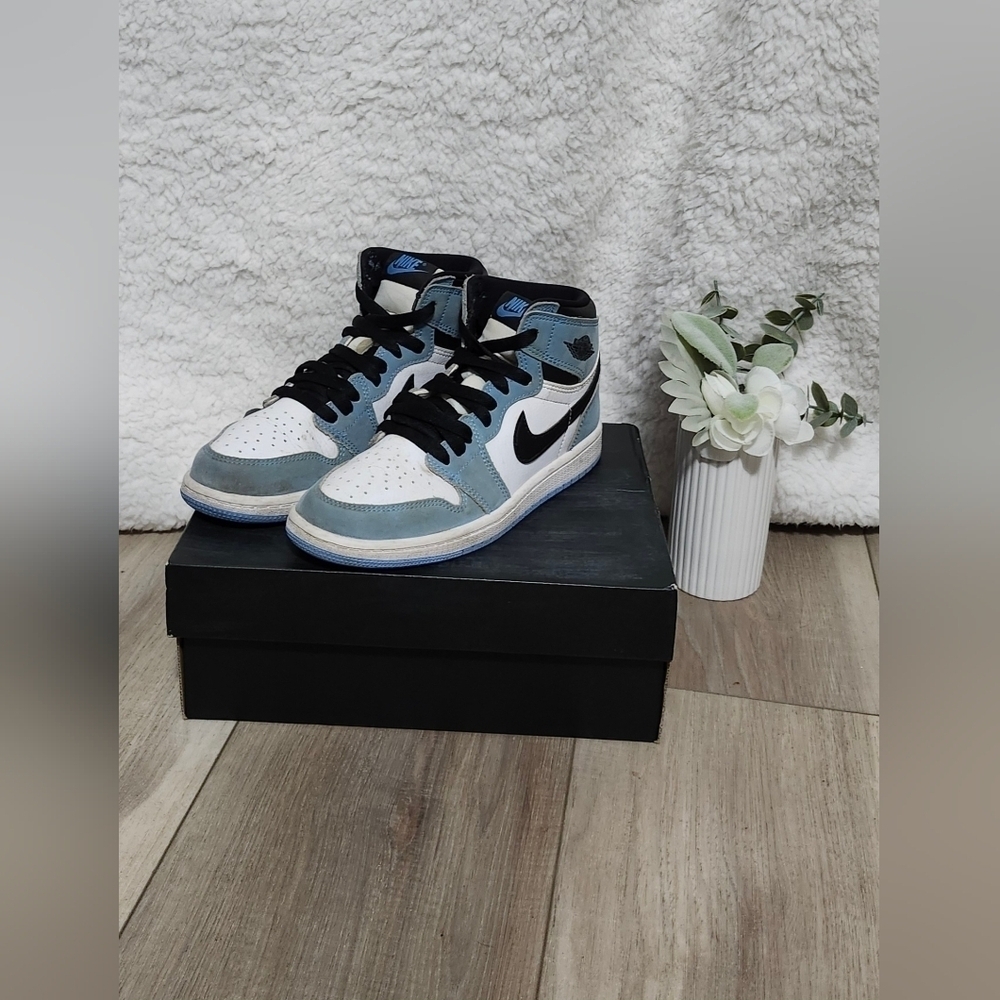 Jordan 1 Retro High OG University Blue (PS) Size 2.5 - Picture 1 of 6